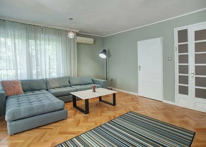 Spacious Flat Close To The American Embassy, Free Parking Place Sofia