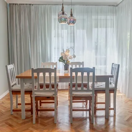 Spacious Flat Close To The American Embassy, Free Parking Place Daire *