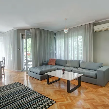 Apartament Spacious Flat Close To The American Embassy, Free Parking Place *