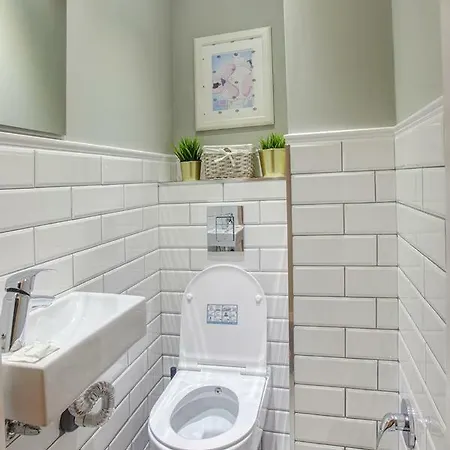 Spacious Flat Close To The American Embassy Апартаменты