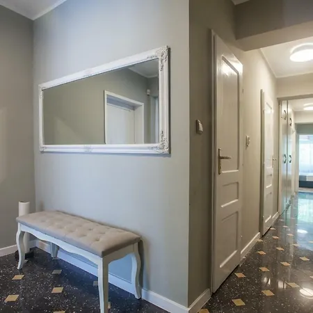 Spacious Flat Close To The American Embassy, Free Parking Place Daire *