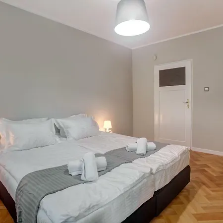 Spacious Flat Close To The American Embassy * София