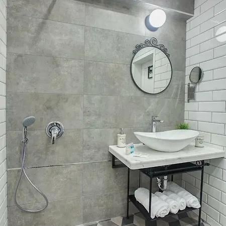 Spacious Flat Close To The American Embassy * София