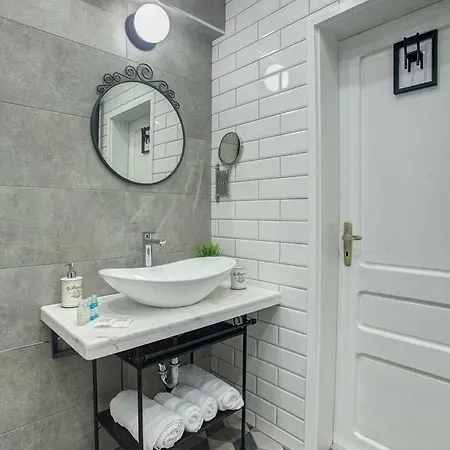 아파트 Spacious Flat Close To The American Embassy, Free Parking Place *