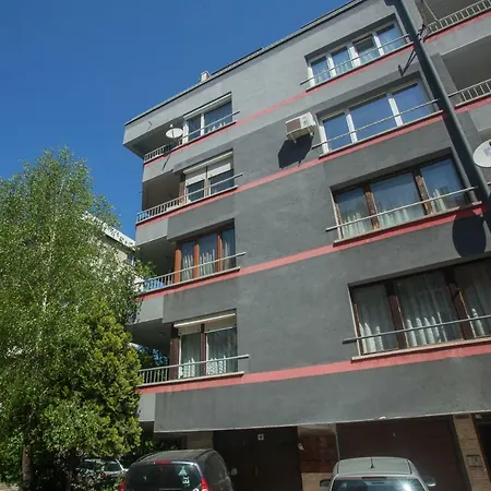 아파트 Spacious Flat Close To The American Embassy, Free Parking Place *